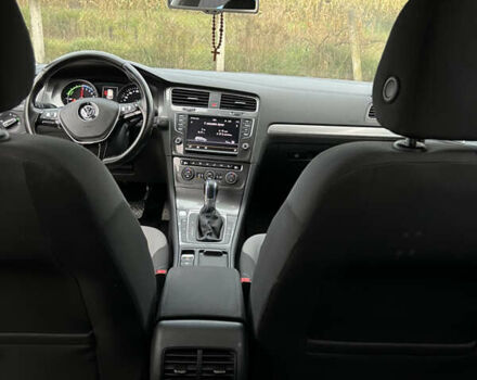 Белый Фольксваген e-Golf, объемом двигателя 0 л и пробегом 110 тыс. км за 8490 $, фото 24 на Automoto.ua