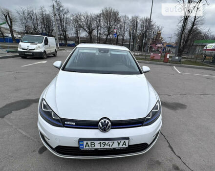 Белый Фольксваген e-Golf, объемом двигателя 0 л и пробегом 128 тыс. км за 11900 $, фото 4 на Automoto.ua