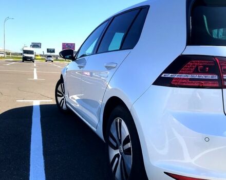Белый Фольксваген e-Golf, объемом двигателя 0 л и пробегом 154 тыс. км за 9500 $, фото 2 на Automoto.ua