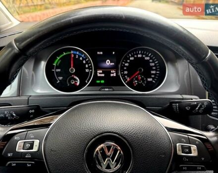 Белый Фольксваген e-Golf, объемом двигателя 0 л и пробегом 121 тыс. км за 8500 $, фото 28 на Automoto.ua