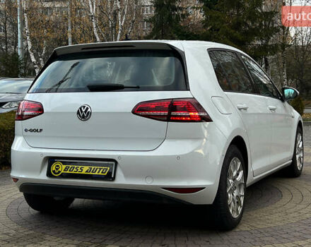 Белый Фольксваген e-Golf, объемом двигателя 0 л и пробегом 117 тыс. км за 11500 $, фото 6 на Automoto.ua