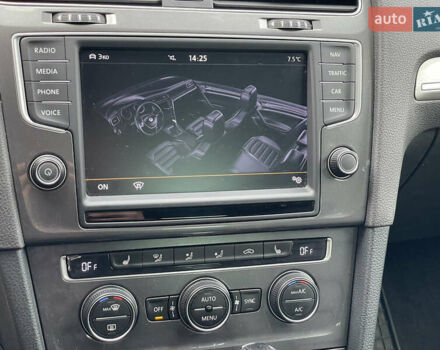 Белый Фольксваген e-Golf, объемом двигателя 0 л и пробегом 154 тыс. км за 9200 $, фото 25 на Automoto.ua