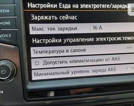 Белый Фольксваген e-Golf, объемом двигателя 0 л и пробегом 107 тыс. км за 8800 $, фото 48 на Automoto.ua
