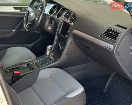 Белый Фольксваген e-Golf, объемом двигателя 0 л и пробегом 170 тыс. км за 8800 $, фото 16 на Automoto.ua