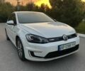 Белый Фольксваген e-Golf, объемом двигателя 0 л и пробегом 143 тыс. км за 8200 $, фото 1 на Automoto.ua