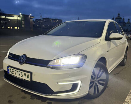 Белый Фольксваген e-Golf, объемом двигателя 0 л и пробегом 121 тыс. км за 9000 $, фото 3 на Automoto.ua