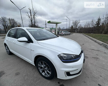 Белый Фольксваген e-Golf, объемом двигателя 0 л и пробегом 128 тыс. км за 11900 $, фото 5 на Automoto.ua