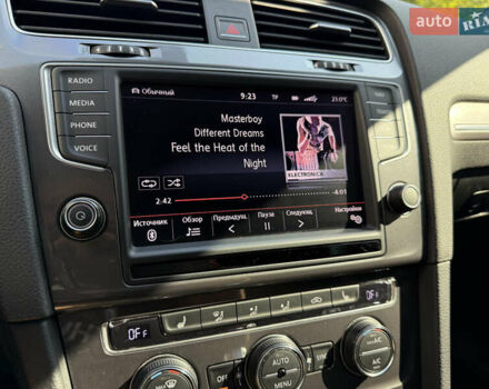 Белый Фольксваген e-Golf, объемом двигателя 0 л и пробегом 95 тыс. км за 9500 $, фото 46 на Automoto.ua