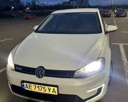 Белый Фольксваген e-Golf, объемом двигателя 0 л и пробегом 121 тыс. км за 9000 $, фото 1 на Automoto.ua