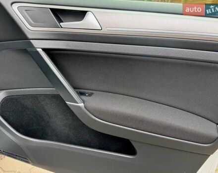 Белый Фольксваген e-Golf, объемом двигателя 0 л и пробегом 121 тыс. км за 8500 $, фото 23 на Automoto.ua