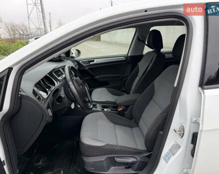 Белый Фольксваген e-Golf, объемом двигателя 0 л и пробегом 99 тыс. км за 8450 $, фото 12 на Automoto.ua