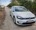 Белый Фольксваген e-Golf, объемом двигателя 0 л и пробегом 97 тыс. км за 8900 $, фото 5 на Automoto.ua