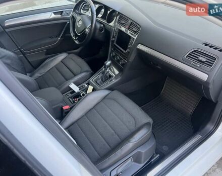 Белый Фольксваген e-Golf, объемом двигателя 0 л и пробегом 127 тыс. км за 8350 $, фото 15 на Automoto.ua