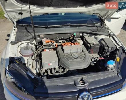 Белый Фольксваген e-Golf, объемом двигателя 0 л и пробегом 142 тыс. км за 9700 $, фото 15 на Automoto.ua