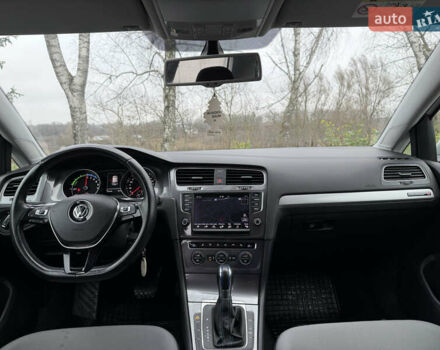 Белый Фольксваген e-Golf, объемом двигателя 0 л и пробегом 99 тыс. км за 8450 $, фото 14 на Automoto.ua