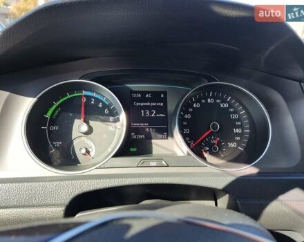 Белый Фольксваген e-Golf, объемом двигателя 0 л и пробегом 142 тыс. км за 9700 $, фото 29 на Automoto.ua