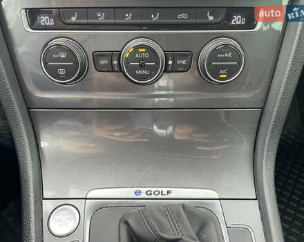 Белый Фольксваген e-Golf, объемом двигателя 0 л и пробегом 92 тыс. км за 9500 $, фото 45 на Automoto.ua