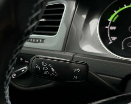 Белый Фольксваген e-Golf, объемом двигателя 0 л и пробегом 110 тыс. км за 8490 $, фото 15 на Automoto.ua
