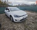 Белый Фольксваген e-Golf, объемом двигателя 0 л и пробегом 99 тыс. км за 7950 $, фото 1 на Automoto.ua