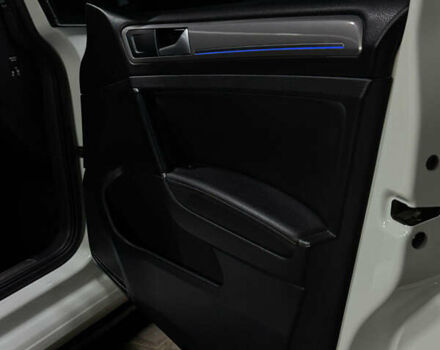 Белый Фольксваген e-Golf, объемом двигателя 0 л и пробегом 134 тыс. км за 8999 $, фото 17 на Automoto.ua