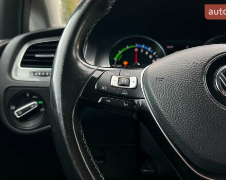 Белый Фольксваген e-Golf, объемом двигателя 0 л и пробегом 117 тыс. км за 11500 $, фото 10 на Automoto.ua