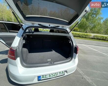 Белый Фольксваген e-Golf, объемом двигателя 0 л и пробегом 56 тыс. км за 12000 $, фото 9 на Automoto.ua