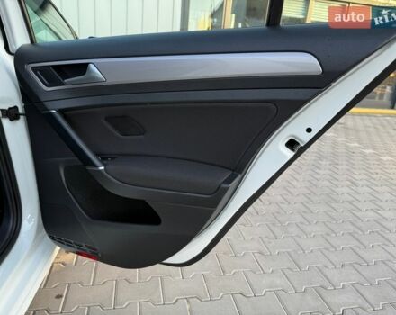 Белый Фольксваген e-Golf, объемом двигателя 0 л и пробегом 97 тыс. км за 8550 $, фото 41 на Automoto.ua