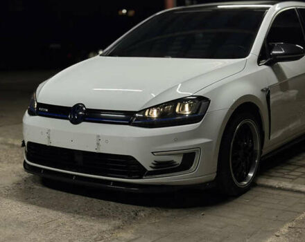 Белый Фольксваген e-Golf, объемом двигателя 0 л и пробегом 134 тыс. км за 8999 $, фото 1 на Automoto.ua