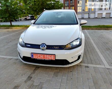 Белый Фольксваген e-Golf, объемом двигателя 0 л и пробегом 99 тыс. км за 12700 $, фото 1 на Automoto.ua