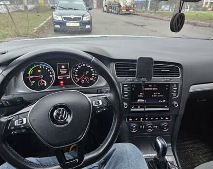 Белый Фольксваген e-Golf, объемом двигателя 0 л и пробегом 151 тыс. км за 8100 $, фото 1 на Automoto.ua