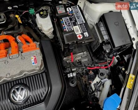 Белый Фольксваген e-Golf, объемом двигателя 0 л и пробегом 121 тыс. км за 8500 $, фото 34 на Automoto.ua