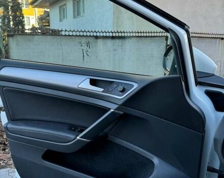 Белый Фольксваген e-Golf, объемом двигателя 0 л и пробегом 78 тыс. км за 10000 $, фото 17 на Automoto.ua