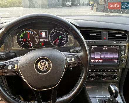 Белый Фольксваген e-Golf, объемом двигателя 0 л и пробегом 151 тыс. км за 8100 $, фото 24 на Automoto.ua