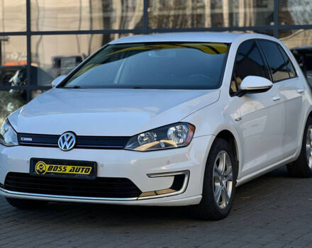 Белый Фольксваген e-Golf, объемом двигателя 24 л и пробегом 154 тыс. км за 8800 $, фото 2 на Automoto.ua