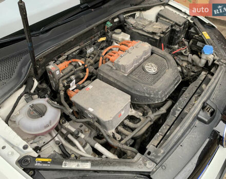 Белый Фольксваген e-Golf, объемом двигателя 0 л и пробегом 142 тыс. км за 8100 $, фото 96 на Automoto.ua