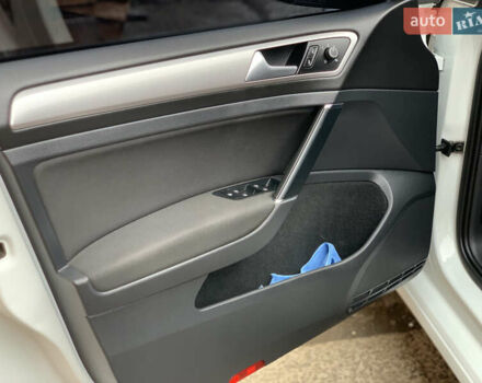 Белый Фольксваген e-Golf, объемом двигателя 0 л и пробегом 142 тыс. км за 8100 $, фото 84 на Automoto.ua