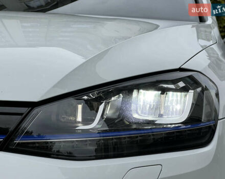 Белый Фольксваген e-Golf, объемом двигателя 0 л и пробегом 142 тыс. км за 7950 $, фото 9 на Automoto.ua