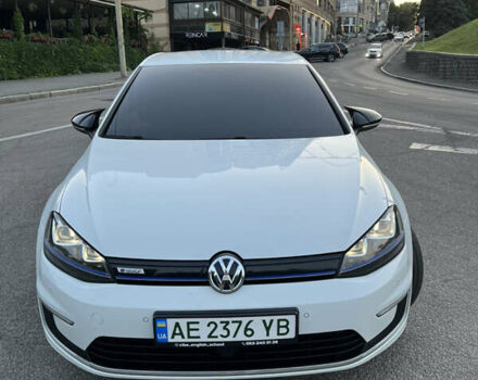 Белый Фольксваген e-Golf, объемом двигателя 0 л и пробегом 118 тыс. км за 11600 $, фото 2 на Automoto.ua