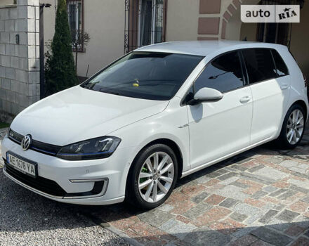 Белый Фольксваген e-Golf, объемом двигателя 0 л и пробегом 150 тыс. км за 12300 $, фото 2 на Automoto.ua