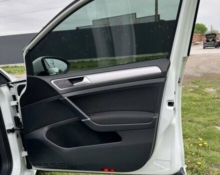 Белый Фольксваген e-Golf, объемом двигателя 0 л и пробегом 68 тыс. км за 8900 $, фото 34 на Automoto.ua