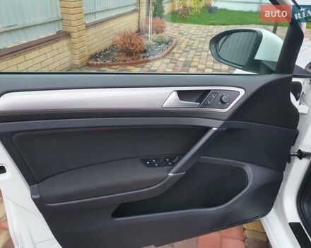 Белый Фольксваген e-Golf, объемом двигателя 0 л и пробегом 130 тыс. км за 8999 $, фото 48 на Automoto.ua