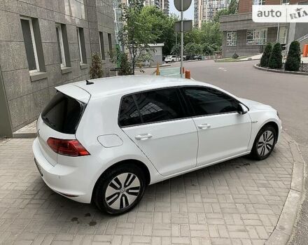 Белый Фольксваген e-Golf, объемом двигателя 0 л и пробегом 68 тыс. км за 16600 $, фото 21 на Automoto.ua