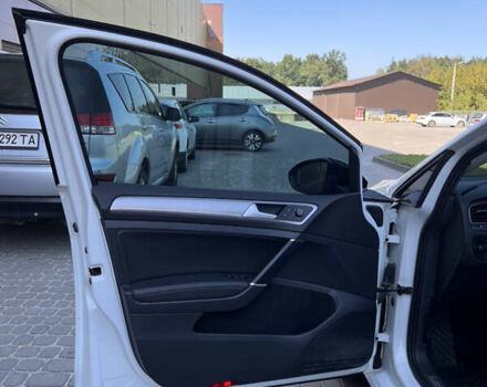 Белый Фольксваген e-Golf, объемом двигателя 0 л и пробегом 102 тыс. км за 9900 $, фото 21 на Automoto.ua