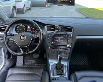 Белый Фольксваген e-Golf, объемом двигателя 0 л и пробегом 102 тыс. км за 9900 $, фото 28 на Automoto.ua