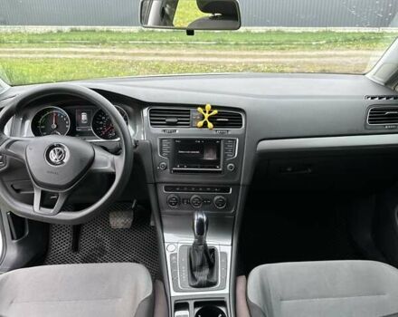 Белый Фольксваген e-Golf, объемом двигателя 0 л и пробегом 68 тыс. км за 8900 $, фото 15 на Automoto.ua