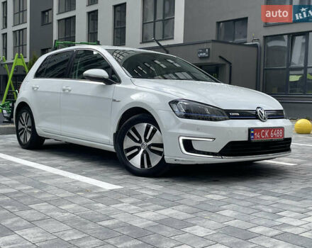 Белый Фольксваген e-Golf, объемом двигателя 0 л и пробегом 91 тыс. км за 8570 $, фото 9 на Automoto.ua