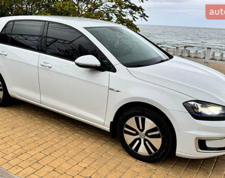 Белый Фольксваген e-Golf, объемом двигателя 0 л и пробегом 195 тыс. км за 8200 $, фото 3 на Automoto.ua
