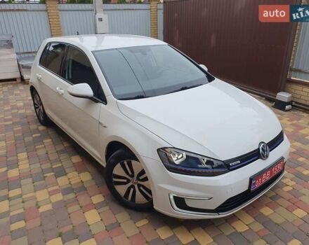 Белый Фольксваген e-Golf, объемом двигателя 0 л и пробегом 128 тыс. км за 8999 $, фото 12 на Automoto.ua