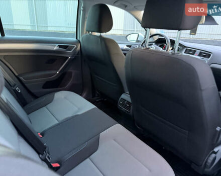 Белый Фольксваген e-Golf, объемом двигателя 0 л и пробегом 85 тыс. км за 8300 $, фото 10 на Automoto.ua