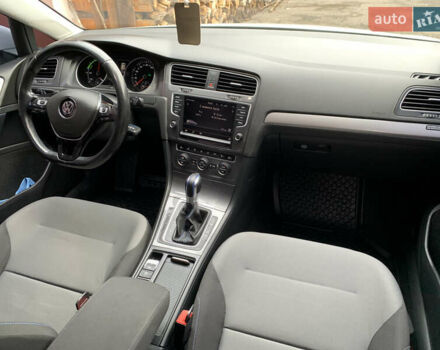 Белый Фольксваген e-Golf, объемом двигателя 0 л и пробегом 142 тыс. км за 8100 $, фото 73 на Automoto.ua